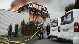 Francia incendio in una casa vacanze 11 morti [upl. by Aiouqes]