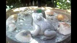 selbstgebauter Froschbrunnen als Wasserspeier Brunnen Frosch Frösche im Garten aus Betonwerkstein 2 [upl. by Kattie]