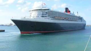 Queen Mary 2 blows her horn [upl. by Ennaul]