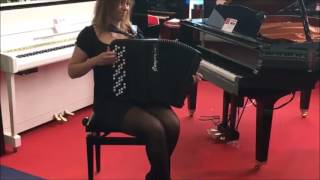 Foire de Paris 2017 performance accordéon Nelly Moraux [upl. by Aratahc585]