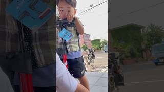 【自転車のタイヤに空気を入れる双子兄】パパのお手伝い【双子の育児日記】 4歳5ヶ月 [upl. by Stamata]