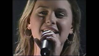 Meggie Lagacé  Ceux que lon met au monde  Lynda Lemay  LIVE 2004 [upl. by Nellaf69]