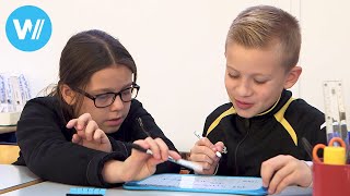 Éducation alternative  Une école primaire applique la pédagogie Freinet [upl. by Earised]