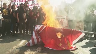 Scontro tra manifestanti e polizia a Lima a margine del vertice Apec [upl. by Camus]