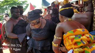 Kokofu Paramount Chief dances Adowa at a funeral [upl. by Turne]