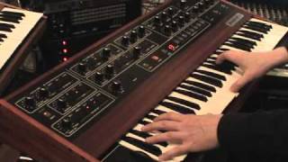 SEQUENTIAL CIRCUITS PROPHET5 REV 2 PROGRAMMABLE POLYPHONIC ANALOGUE SYNTHESIZER [upl. by Engenia]