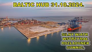 Baltic Hub  silny wiatr wstrzymał rozładunek kolejnej suwnicy30102024 [upl. by Suiravad]