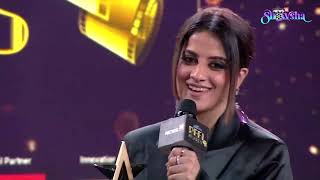 Jasleen Royal Wins Best Playback Singer Popular Choice Award Female At News18 Showsha Reel Awards [upl. by Idnyc]