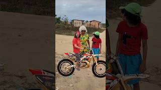 Tode de moto menos ele comedia explore memes humor shorts [upl. by Lienhard]