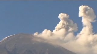 Tungurahua spuckt Lava [upl. by Klingel]