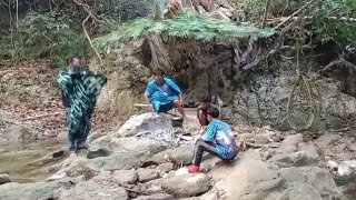 camping together building a simple shelter for overnight shelter in the middle of the wilderness 5 [upl. by Kawai]