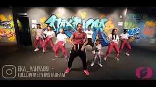 OLHA A EXPLOSAO REMIX  SALSATION® choreography by Eka Yahya [upl. by Hahsi]