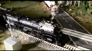 Athearn HO Scale Challenger 3985 w Tsunami Sound Review [upl. by Mandie]