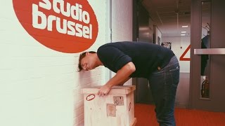 Studio Brussel Sam en Roos doen aan wetenschappelijk onderzoek [upl. by Roosnam873]