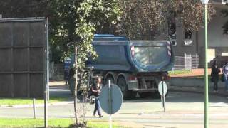 Ein Mercedes Benz Actros 8x8 Kipper LKW [upl. by Nalahs]