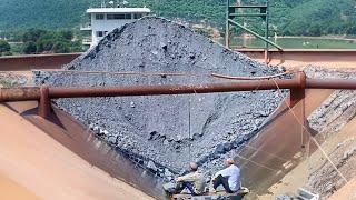 Barge unloading 2200 tons of large iron ore  conveyor belt overloaded  Vlog of work on barge [upl. by Liagabba]