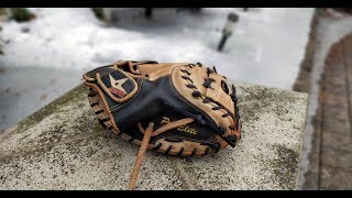 All Star CM3000 Catchers Mitt Clean Condition and Web Relace [upl. by Ikairik]