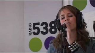 Esmee Denters  Outta Here  Live bij Evers Staat Op [upl. by Hercule749]