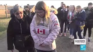 75 ans de la libération dAuschwitz  Les survivants font visiter lancien camp à des lycéens [upl. by Virginie]