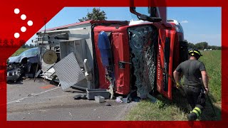 Autopompa dei vigili del fuoco si ribalta in un incidente con unauto a Bariano Bergamo [upl. by Eerej689]