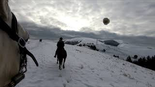 Galopando en la nieve [upl. by Othella]