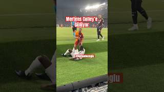 😄🤦🏻‍♂️Mertens Colley’i Gülerek Yerden Kaldırıyor [upl. by Sehcaep784]