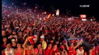 David bisbal cantando el himno del mundial 2010 en la celebracion de la roja [upl. by Runkel]