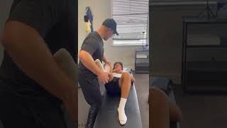 Mobilizing the patella chiropratic chiropractor kneepain [upl. by Afinom]