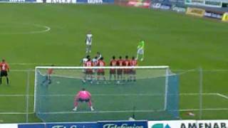 Real Sociedad 1  0 Gimnastic Gol de falta Claudio Bravo [upl. by Placido]