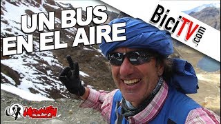 Biciclown Un bus en el aire La vuelta al mundo en bicicleta [upl. by Felipa]