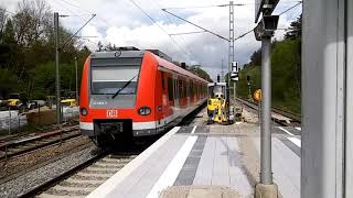 Zugverkehr in Grafrath bei Geltendorf Bahnhof an einem trüben bedeckten Sonntag Nachmittag im April [upl. by Belak]