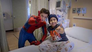 Tom Holland SpiderMan Homecoming Visits Kids at Childrens Hospital Los Angeles [upl. by Heall]