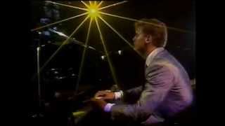 Luis Miguel  Perdoname en vivo toca piano HD [upl. by Dorolisa]