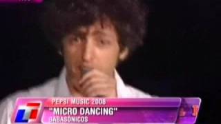 Babasónicos  Microdancing En Vivo Pepsi Music 2008 [upl. by Notsag781]