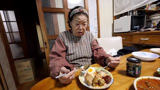 92 Year old Grandma Try Nasi Lemak For the First Time in her Life [upl. by Candra]