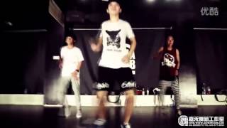 COLLECTION YiYangQianXi 易烊千玺  Dance time in Zaha Club [upl. by Hickie60]