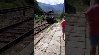 Tren PetroșaniCraiova în gara Lainici [upl. by Lua]