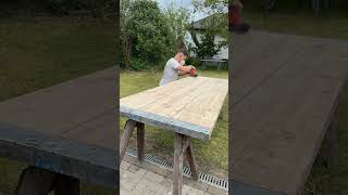 Wie du aus Gerüstbohlen ganz einfach einen Gartentisch bauen kannst 🛠️😍 woodwork table tisch [upl. by Amery]