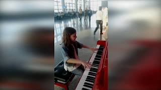 10 YEARS OLD GIRL PLAYS WEDDING MARCH AT AIRPORT [upl. by Bilicki]