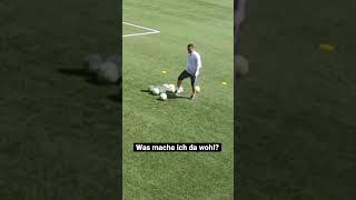 Ballmaschine 😂 fussballliebe fussball fussballtrainer fussballtraining footballdrills [upl. by Tabina]