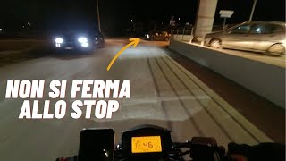 PERSONA NON SI FERMA ALLO STOP rischio incidente nuovo contenuto motovlog [upl. by Zerelda]