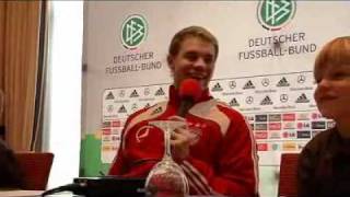 Manuel Neuer im Gespräch mit Kindern [upl. by Gnoc506]