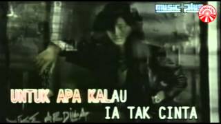 Nike Ardilla  Mama Aku Ingin Pulang Official Music Video [upl. by Irodim380]