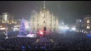 Piazza Duomo Milano a CAPODANNO [upl. by Yole674]