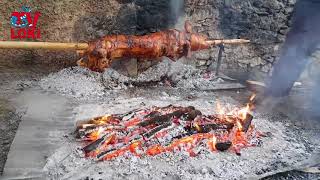 Pečenje odojka na Badnjak [upl. by Berte]