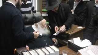 HaRav Chaim Kanievsky Farhers Bachurim from Yeshivas Ohr Sameach in Yerushalayim [upl. by Schmeltzer]