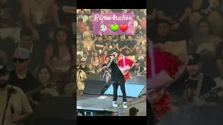 Nata recibe Ramo buchón 💐 en pleno concierto 💚❤️💜 [upl. by Kiryt]