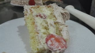 Como fazer Bolo de Aniversário Nata com morango 🍓 [upl. by Kowal]