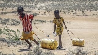 Catastrophes climatiques  plus de 43 millions denfants jetés sur les routes Rapport UNICEF [upl. by Ardnoik]