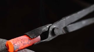 Forjar unas tenazas de herreros Forging a blacksmiths pliers [upl. by Porush18]